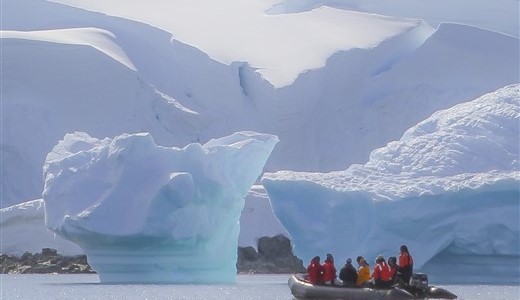 Eisbergbesichtigung mit Zodiac Antarktis