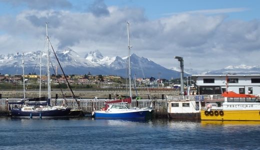 Hafen mit Booten in Ushuaia