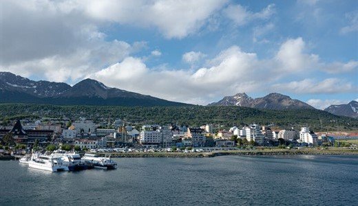 Rückblick auf Ushuaia vom Antarktis Schiff aus