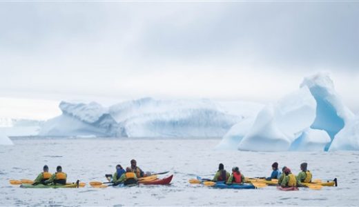 Kayaking zu Eisbergen Antarktis