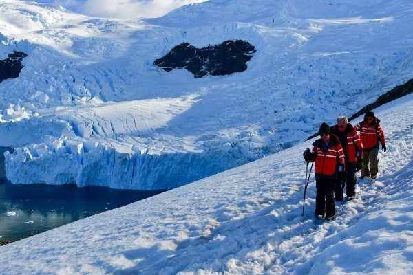 Schneeschuhwandern in der Antarktis