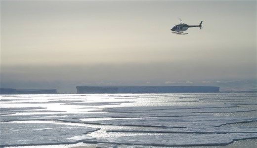 Hubschrauber über Weddellmeer Antarktis